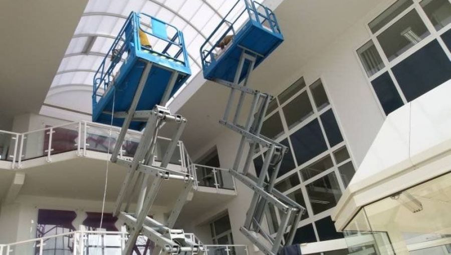 Unsere Scherenbühne